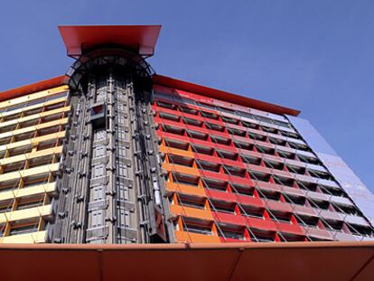 Hotel Puerta de América, de la cadena Silken, situado en la avenida de América (Madrid).