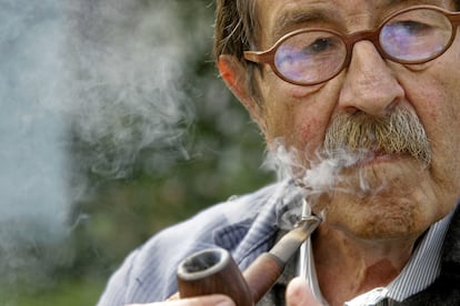 Retrato del escritor Günter Grass, en su casa de la isla danesa de Mon, el 8 de septiembre de 2006.