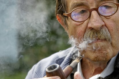 Retrat de l'escriptor Günter Grass, a la casa que té a l'illa danesa de Møn, el 8 de setembre del 2006.