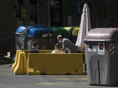 Terrassa d'un bar del carrer Aragó de Barcelona.