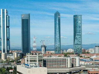 Vista de las Cuatro Torres y la Estación de Chamartín en Madrid. 