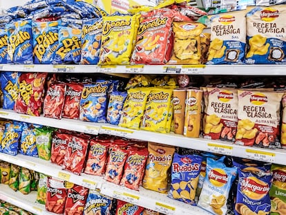 A junk food aisle in a Éxito store in Cartagena, Colombia, in 2019.