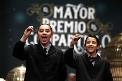 Children singing out El Gordo at the 2014 Christmas Lottery.