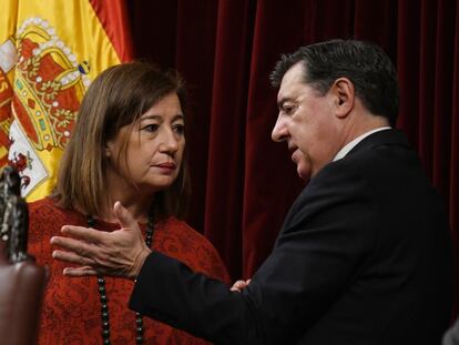 La presidenta del Congreso, Francina Armengol, y José Antonio Bermúdez de Castro Fernández, vicepresidente segundo de la Mesa del Congreso, el 29 de febrero.