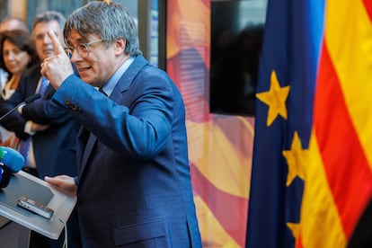 El líder catalán Carles Puigdemont habla mientras presenta una exposición sobre "Las contribuciones de Cataluña al progreso social y político europeo" en el Parlamento de la UE en Bruselas, Bélgica, el pasado 5 de septiembre.