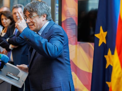 El líder catalán Carles Puigdemont habla mientras presenta una exposición sobre "Las contribuciones de Cataluña al progreso social y político europeo" en el Parlamento de la UE en Bruselas, Bélgica, el pasado 5 de septiembre.