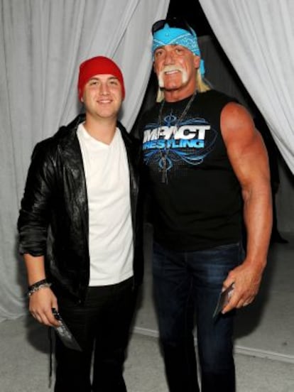 Nick Hogan junto a su padre, el actor Hulk Hogan.