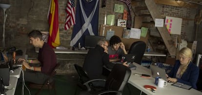 From left: project organizers Carlos de Ory, Pascual Aparicio, Ignacio Hojas and Freya Currie in the garage.