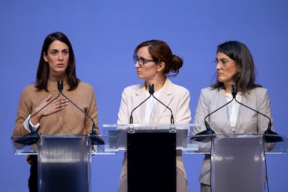 Las coportavoces de Ms Madrid Rita Maestre, Mnica Garca y Manuela Bergerot, en una rueda de prensa en octubre para hablar del 'caso Errejn'.