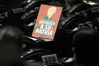 Un cartel en la Sesión Ordinaria en la Cámara de Diputados, en Ciudad de México, este martes