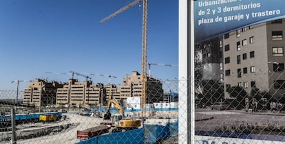 Obras de edificación en el nuevo barrio de El Cañaveral, en Madrid.