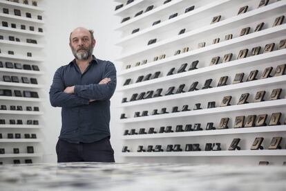 Carlos Amorales, en su estudio de Ciudad de México
