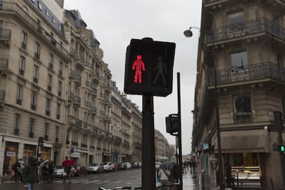 Uma das fotografias mais célebres de Bruno Barbey em Maio de 68 mostrava o caos da Rue Gay-Lussac, em pleno Bairro Latino de Paris. Esta é a foto do mesmo ponto há poucos dias atrás.