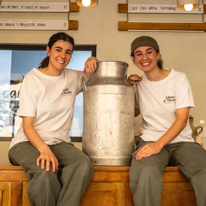 Mariluz y Paula en su heladería