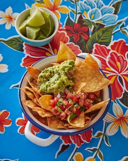 Nachos con guacamole.