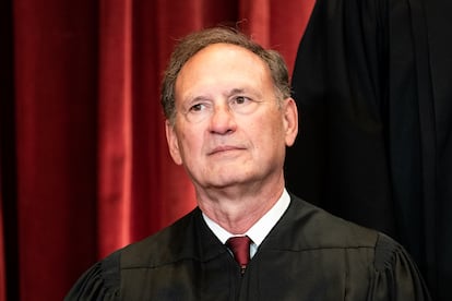 El juez Samuel Alito en una foto grupal de la Suprema Corte en 2021.