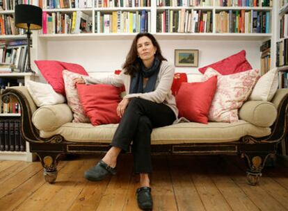 La escritora norteamericana Isabel Fonseca en el salón de su casa del norte de Londres