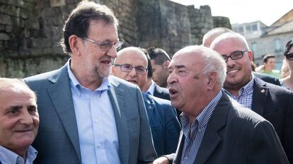 Mariano Rajoy visita a la localidad de Rivadavia (Ourense), durante la campaña electoral gallega.