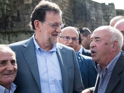 Mariano Rajoy visita a la localidad de Rivadavia (Ourense), durante la campa&ntilde;a electoral gallega. 