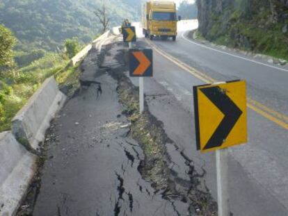 Trecho da rodovia BR-476, no Paran&aacute;.