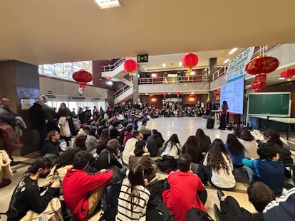 Asamblea de estudiantes y profesores en la Facultad de Filosofía de la UCM, el 12 de febrero.