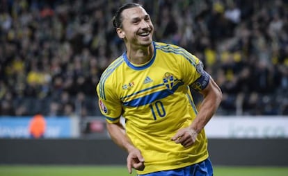 Ibrahimovic celebra el gol conseguido ante Moldavia.