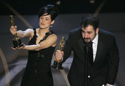 Ribé y Martí, tras ganar el Oscar por el maquillaje de 'El laberinto del fauno', en la gala de 2007.