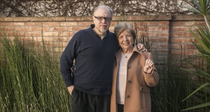 Jorge Fernández Díaz, con su madre Carmina Díaz.