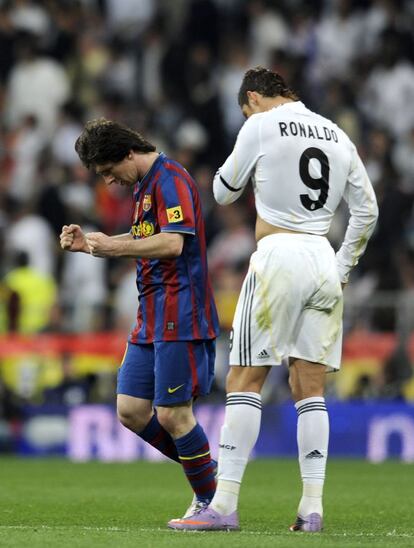 Messi celebra su gol ante Cristiano Ronaldo.