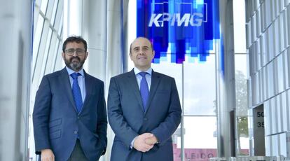 Jordi García Viña (derecha), nuevo director de laboral en KPMG Abogados y Javier Hervás (izquierda), socio responsable del área. 