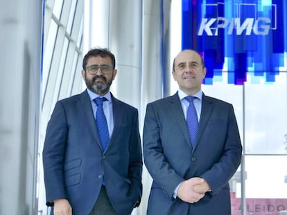 Jordi García Viña (derecha), nuevo director de laboral en KPMG Abogados y Javier Hervás (izquierda), socio responsable del área. 