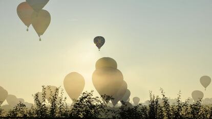 El cielo de Hageville se ha llenado de globos aerostáticos durante el encuentro internacional 'Lorraine Mondial Air Ballons', en el noreste de Francia.