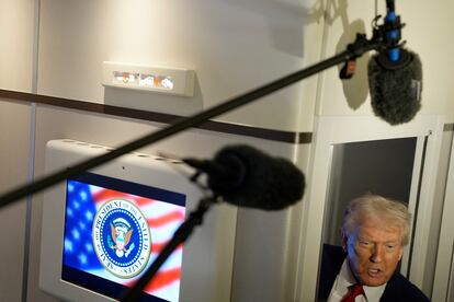 Donald Trump, en el Air Force One este jueves.