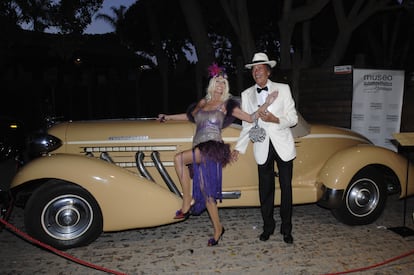 Gunilla von Bismarck y Luis Ortiz en una fiesta de disfraces el 20 de julio de 2013, en Marbella (España).
