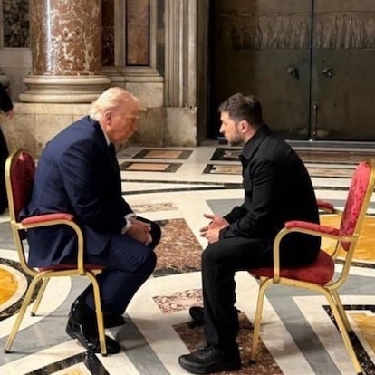 Trump y Zelenski se ven las caras tras su bronca de febrero con una "productiva" reunión en el Vaticano
REMITIDA / HANDOUT por PRESIDENCIA DE UCRANIA
Fotografía remitida a medios de comunicación exclusivamente para ilustrar la noticia a la que hace referencia la imagen, y citando la procedencia de la imagen en la firma
26/04/2025