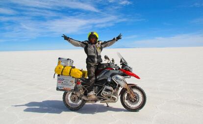 Miquel Silvestre en el desierto de sal m&aacute;s grande del mundo en Bolivia.