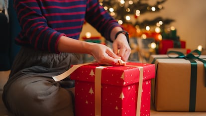 Artículo de EL PAÍS Escaparate donde se seleccionan varios regalos de última hora en Amazon que llegan antes de Navidad.