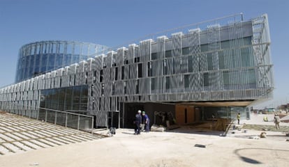 Uno de los edificios que componen el Centro de Creación de las Artes de Alcorcón, aún en obras