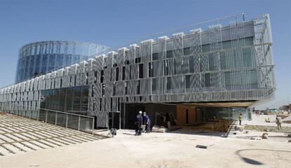 Uno de los edificios que componen el Centro de Creación de las Artes de Alcorcón, aún en obras