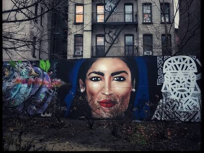 Mural com a imagem de Alexandria Ocasio-Cortez em Nova York.