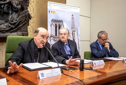 Fidel Herráez, a la izquierda, durante una presentación en Burgos.