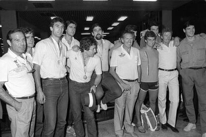 Llegada de la Selección Española de Baloncesto al aeropuerto de Barajas, tras ganar la medalla de plata en los Juegos Olímpicos de Los Ángeles, en 1984.