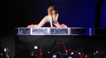 Rihanna, durante su actuación en el palacio de los Deportes.