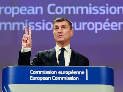 El comisario europeo de Mercado Digital, Andrus Ansip, en una rueda de prensa este viernes.