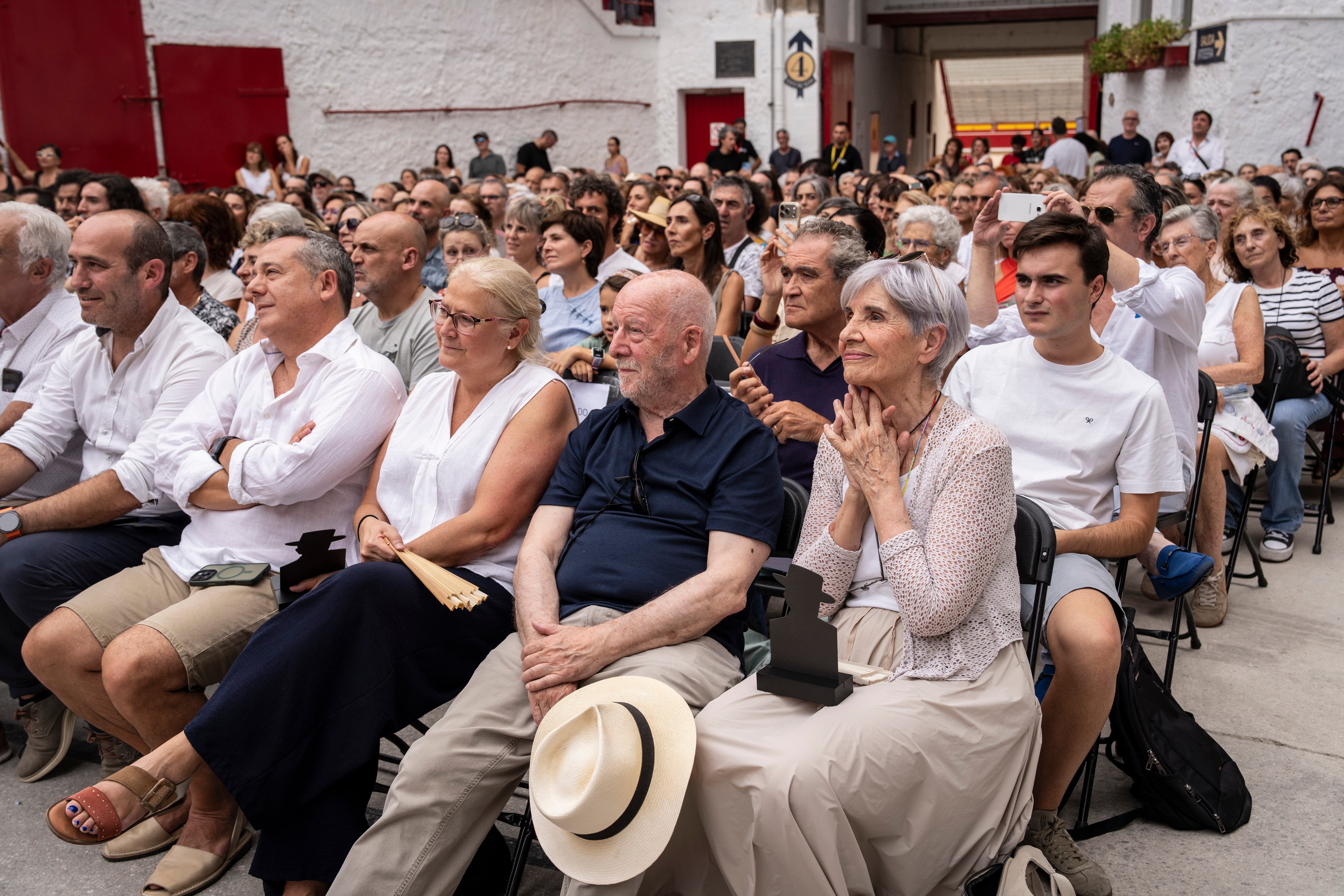 Ambiente en el Patio de Caballos de la Plaza de Toros de Pamplona, durante la presentación de Juan Diego Mateos en Flamenco on Fire, en una foto cedida por el festival.
