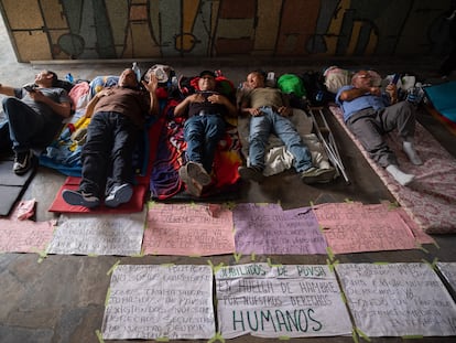 Los jubilados de PDVSA realizan una huelga de hambre en la Universidad Central de Venezuela, en Caracas.