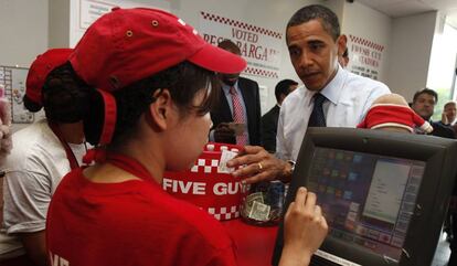El presidente Barack Obama, en la hamburguesería Five Guys de Washington en 2009.