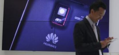 Un usuario de los teléfonos Huawei.