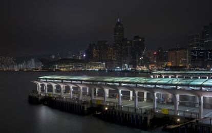 La ciudad de Hong Kong apagada.