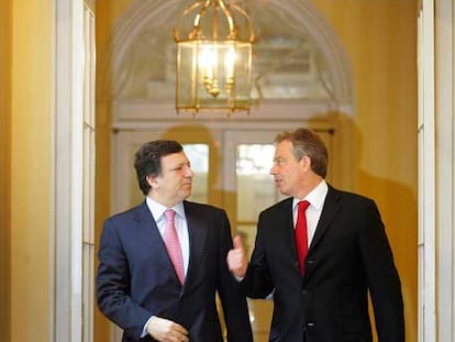 Tony Blair charla con José Manuel Durão Barroso en el verano de 2005 en el número 10 de Downing Street.